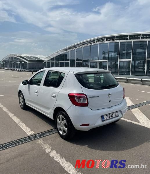 2014' Dacia Sandero photo #4