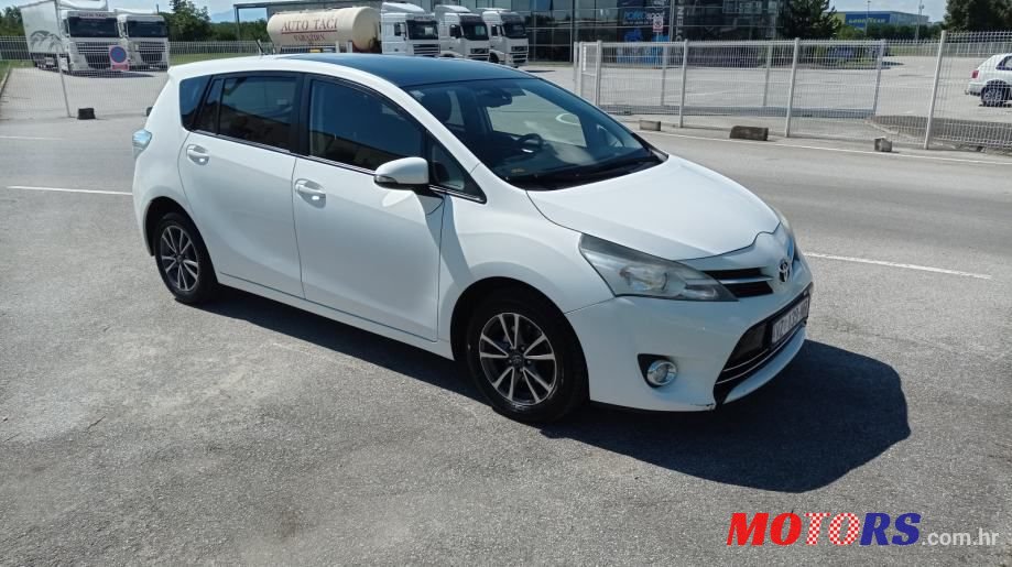 2013' Toyota Verso photo #1