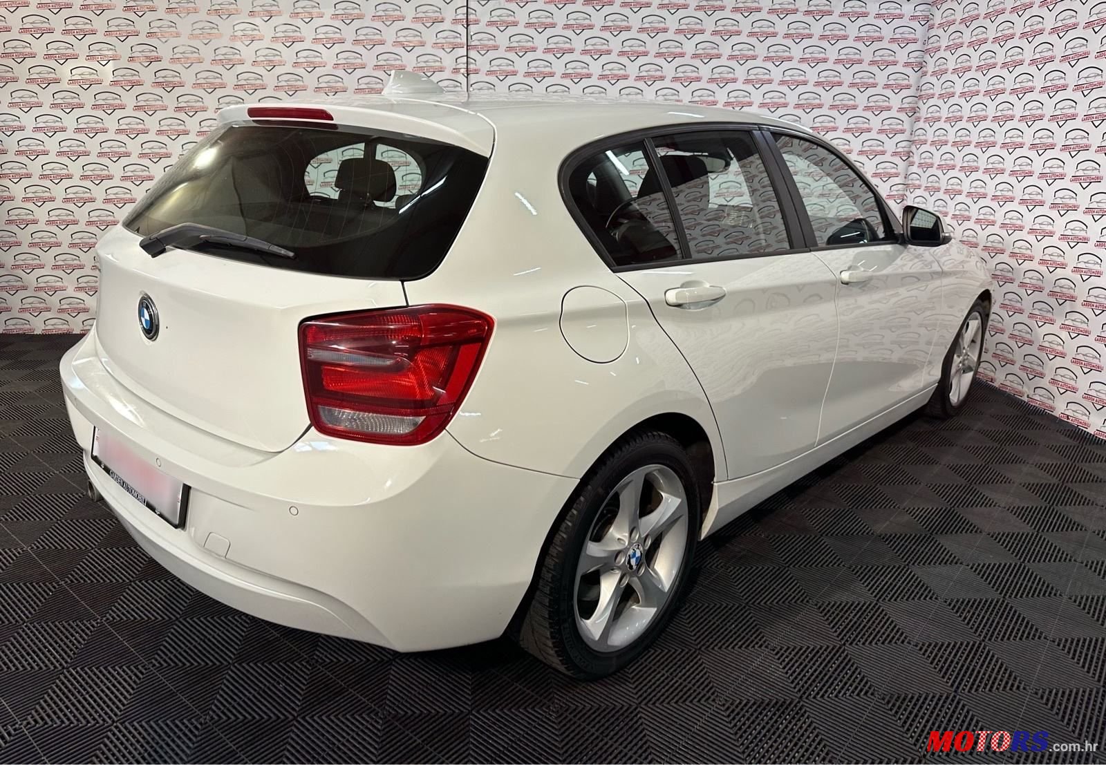 2013' BMW Serija 1 125D photo #6