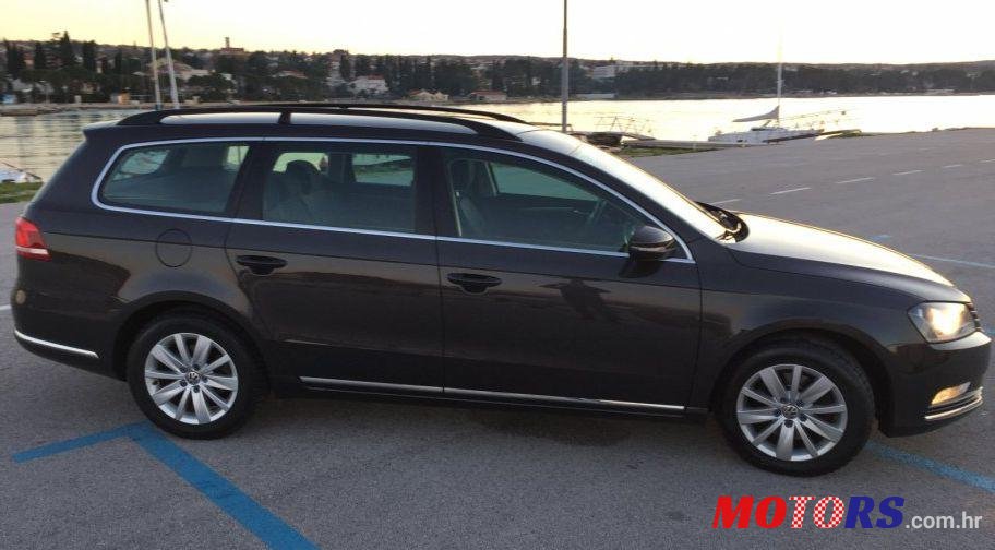 2011' Volkswagen Passat Variant photo #2