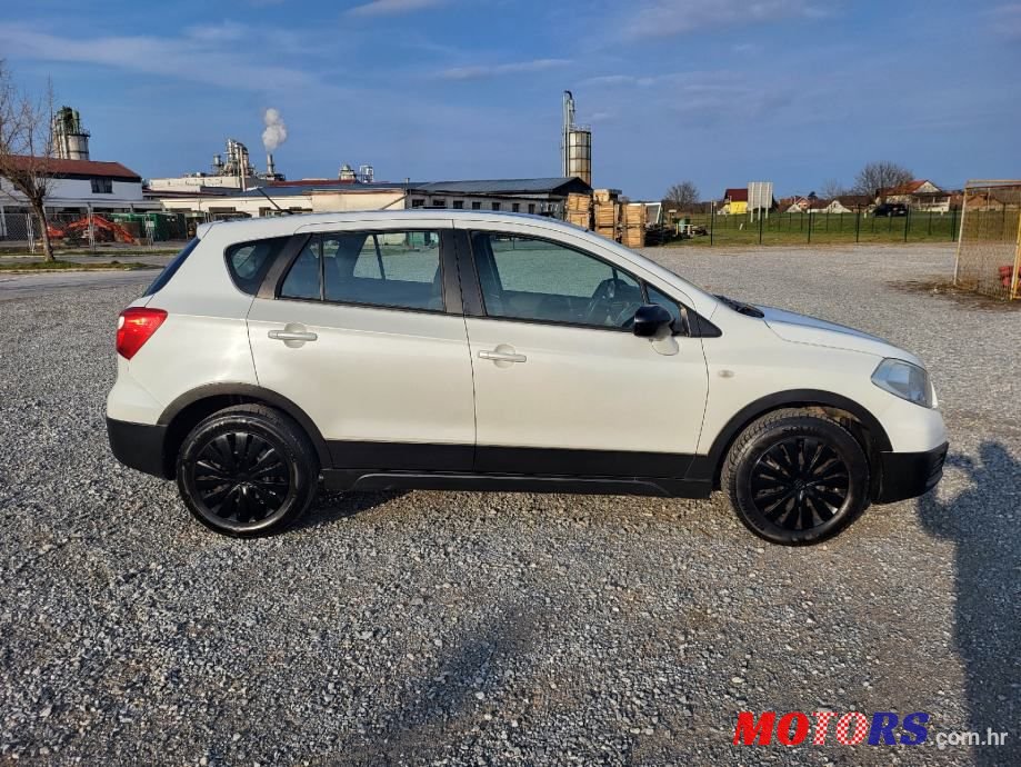 2014' Suzuki SX4 S-Cross photo #6