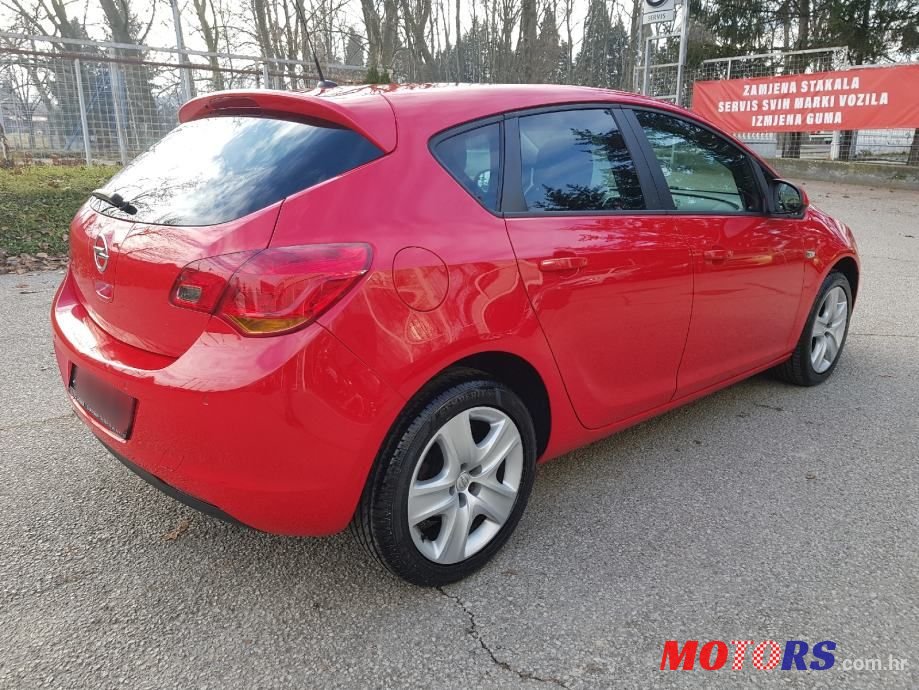 2011' Opel Astra 1,4 16V photo #4