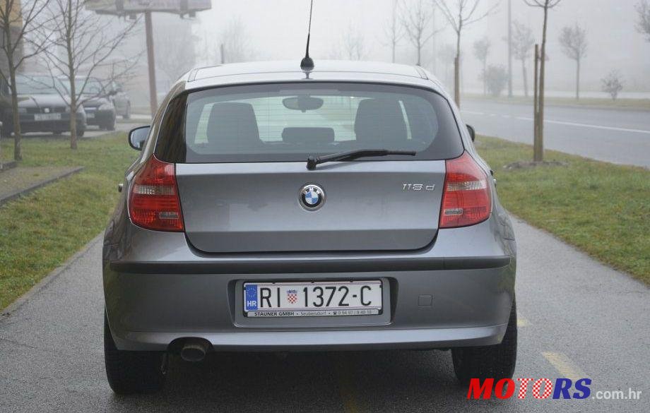 2010' BMW Serija 1 118D photo #2