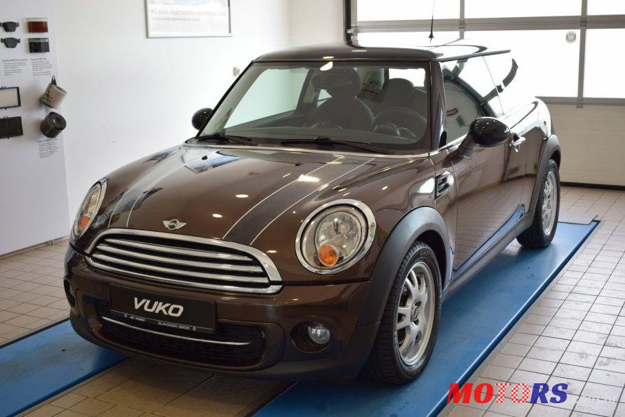 2011' MINI Cooper Cooper D photo #2