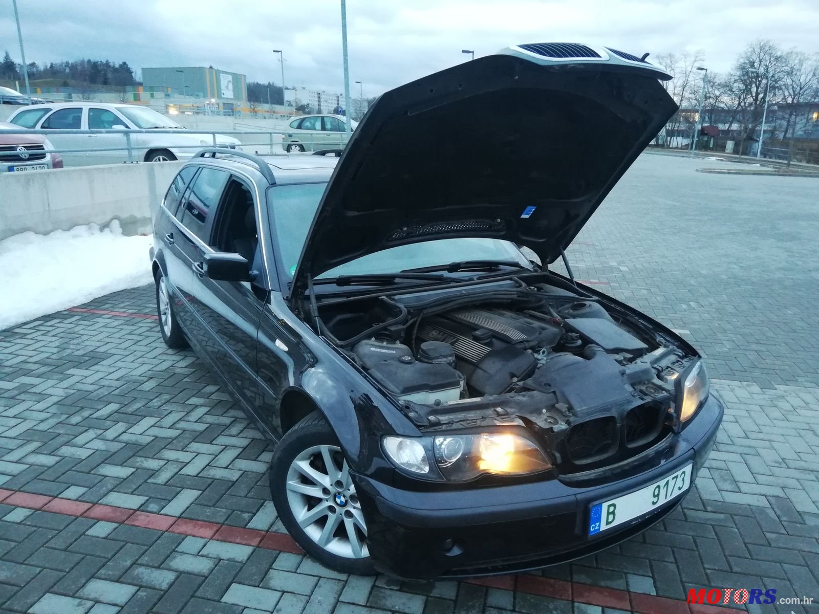 2003' BMW 320 320i Touring photo #4