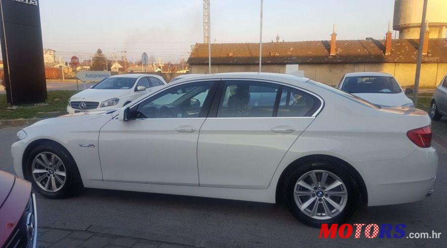 2012' BMW 5 Series 520D photo #2
