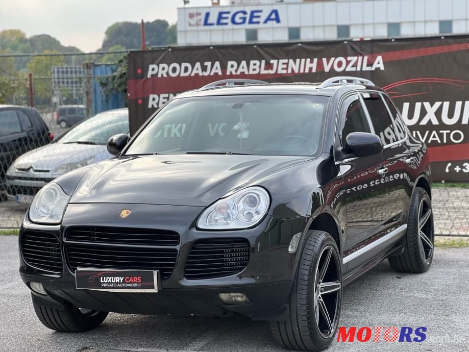2005' Porsche Cayenne photo #2
