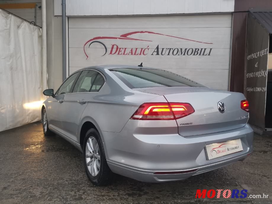 2017' Volkswagen Passat photo #4