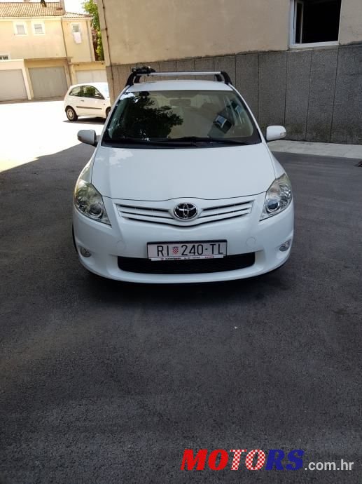 2012' Toyota Auris 1.6 Luna photo #1