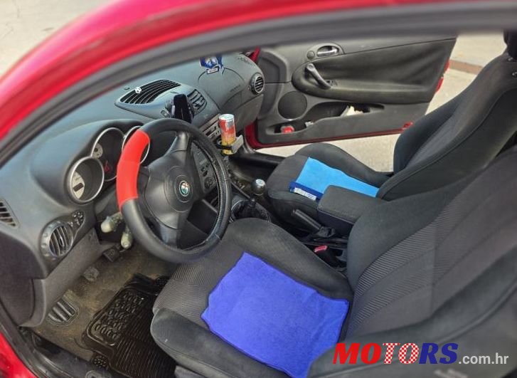 2002' Alfa Romeo 147 1,9 Jtd photo #2
