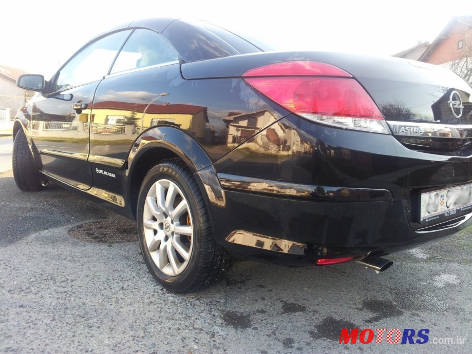 2008' Opel Astra photo #2