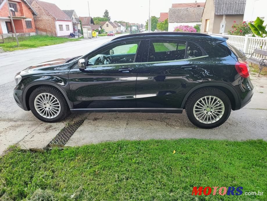 2014' Mercedes-Benz GLA 200D photo #4