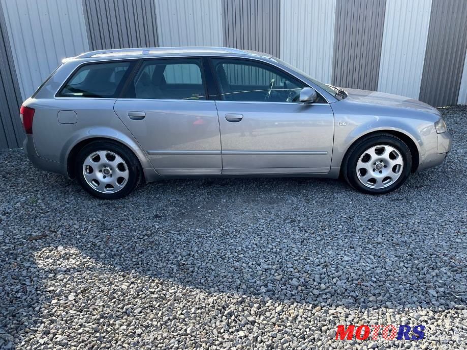 2002' Audi A4 Avant photo #4