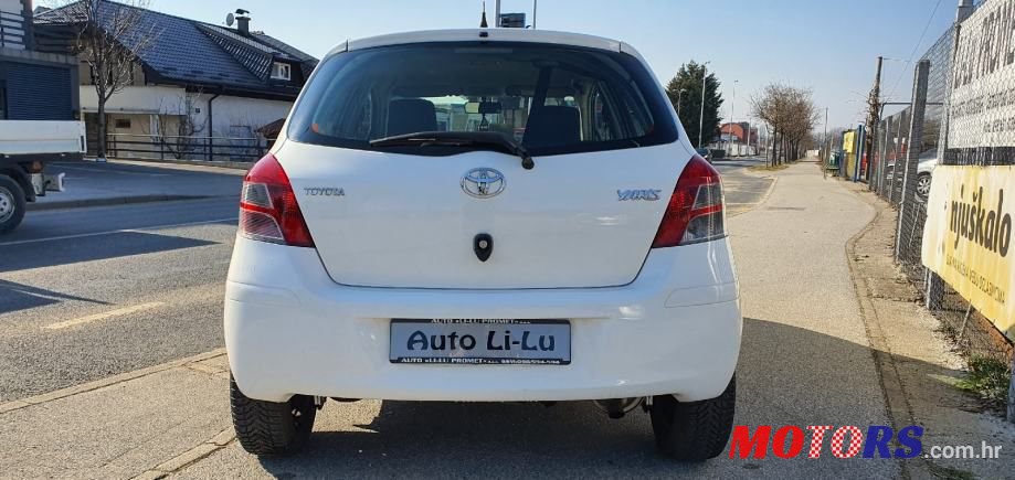 2011' Toyota Yaris photo #4