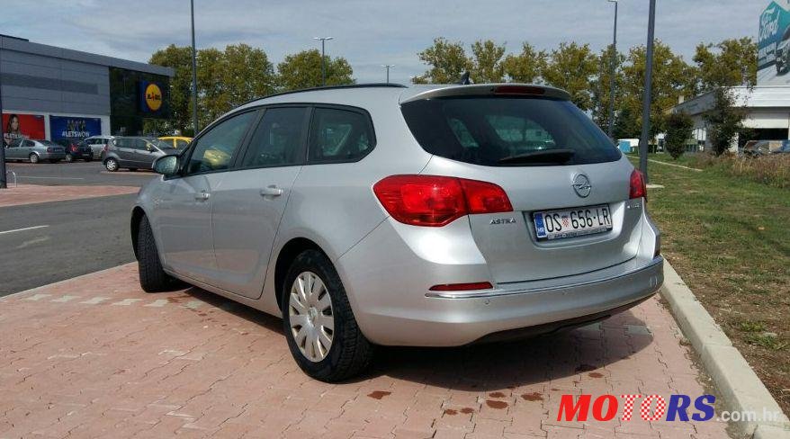 2013' Opel Astra Karavan 1,7 Cdti Sport photo #2