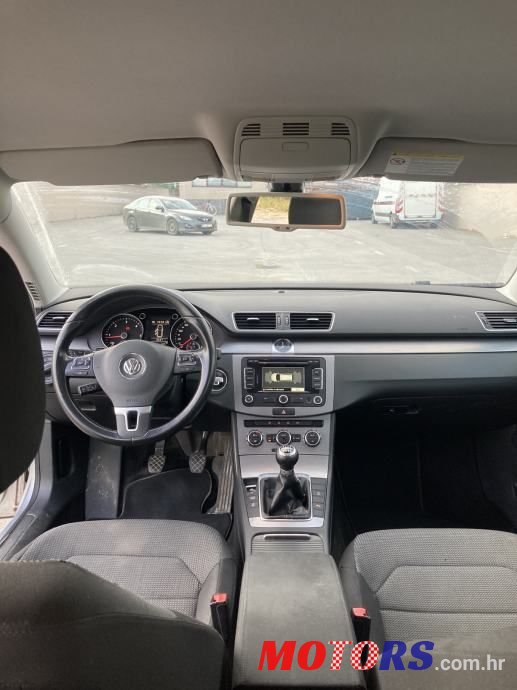 2012' Volkswagen Passat photo #6