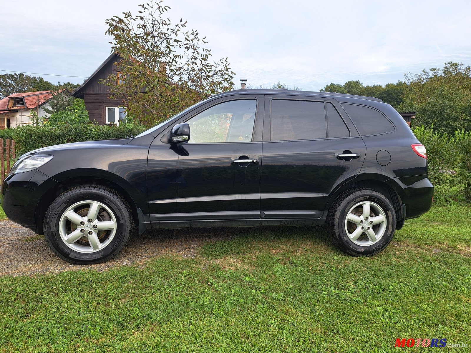 2009' Hyundai Santa Fe photo #3