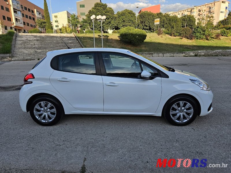 2020' Peugeot 208 1,5 Bluehdi photo #3