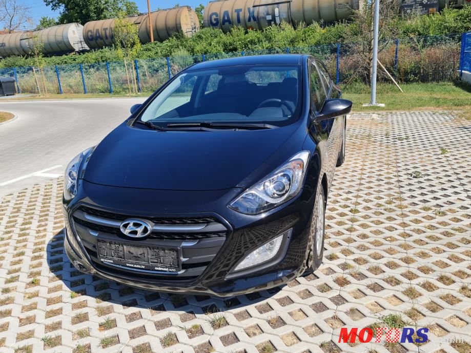 2017' Hyundai i30 photo #2