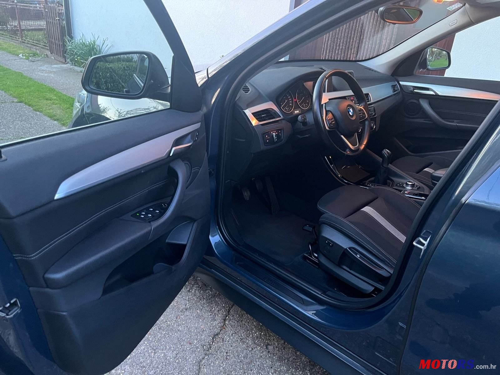 2016' BMW X1 18D photo #5