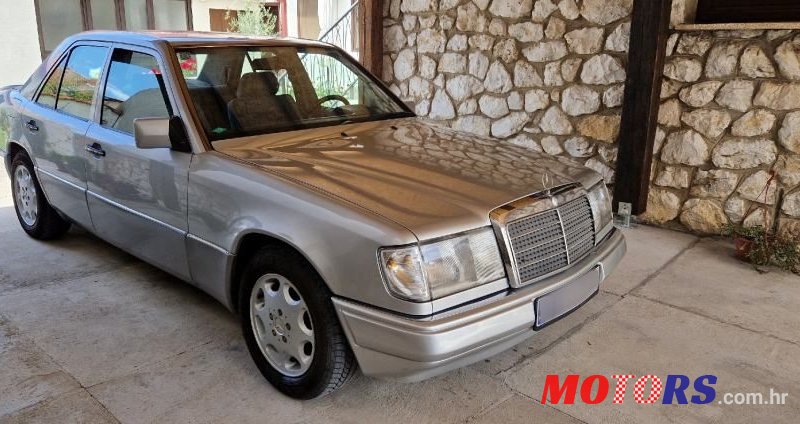 1991' Mercedes-Benz 124 230 photo #5