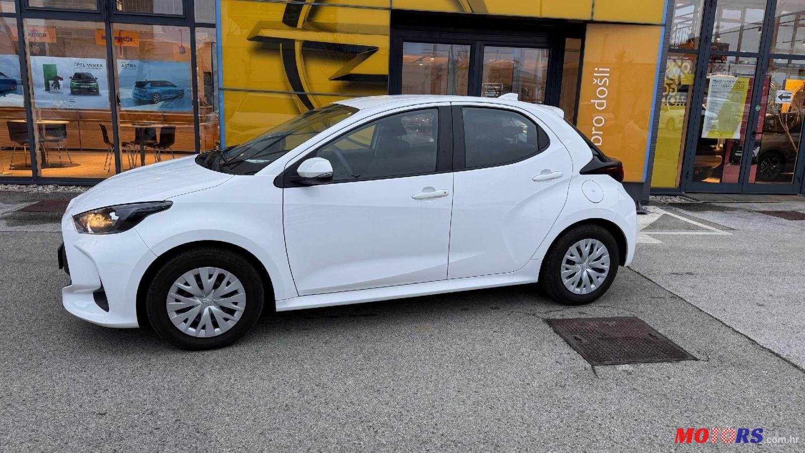 2022' Toyota Yaris Luna 1.0 Vvt-I photo #4