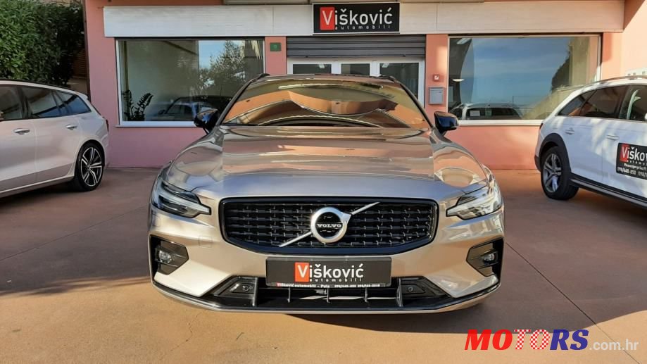 2019' Volvo V60 photo #2