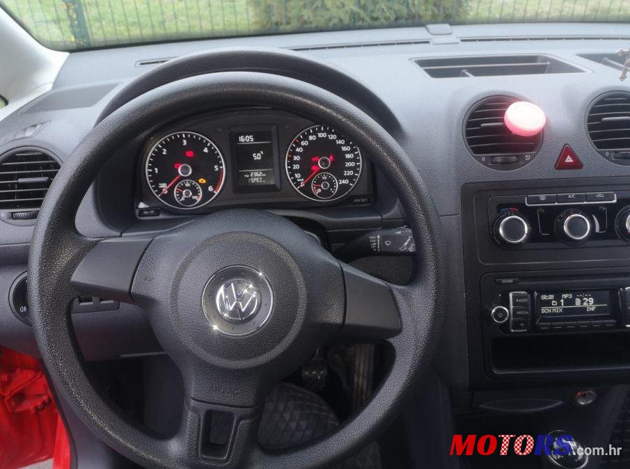 2013' Volkswagen Caddy photo #5