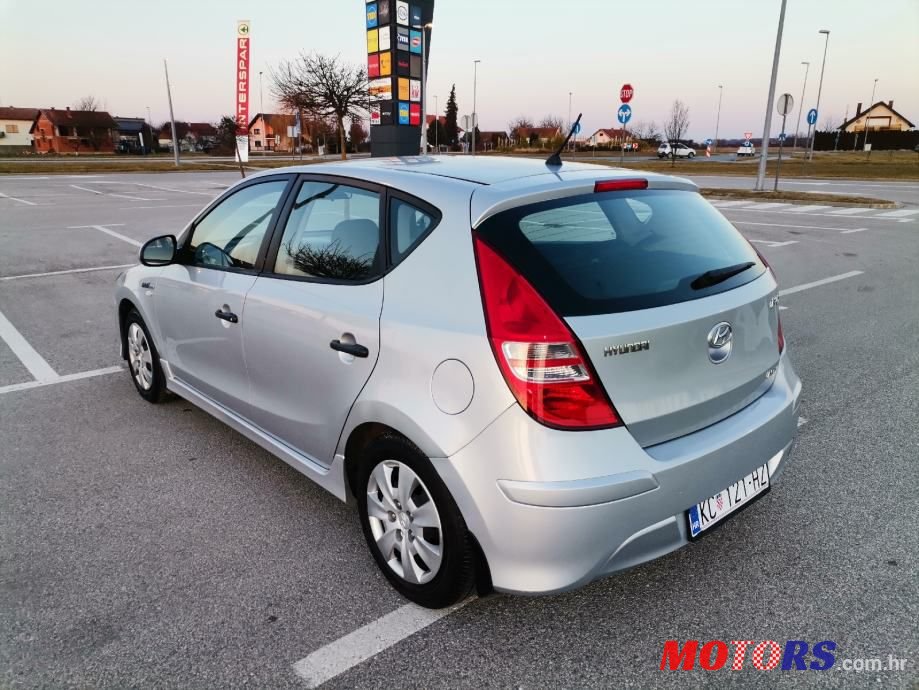 2011' Hyundai i30 1,6 Crdi photo #4