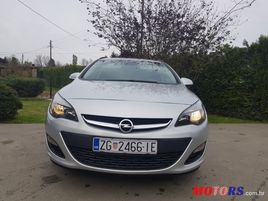 2015' Opel Astra Karavan photo #3