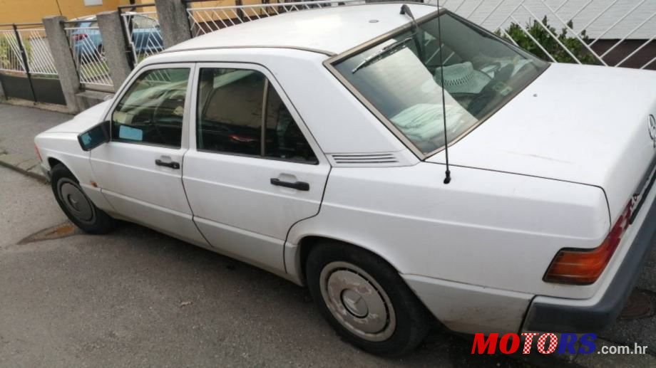 1990' Mercedes-Benz 190 2,0 photo #3
