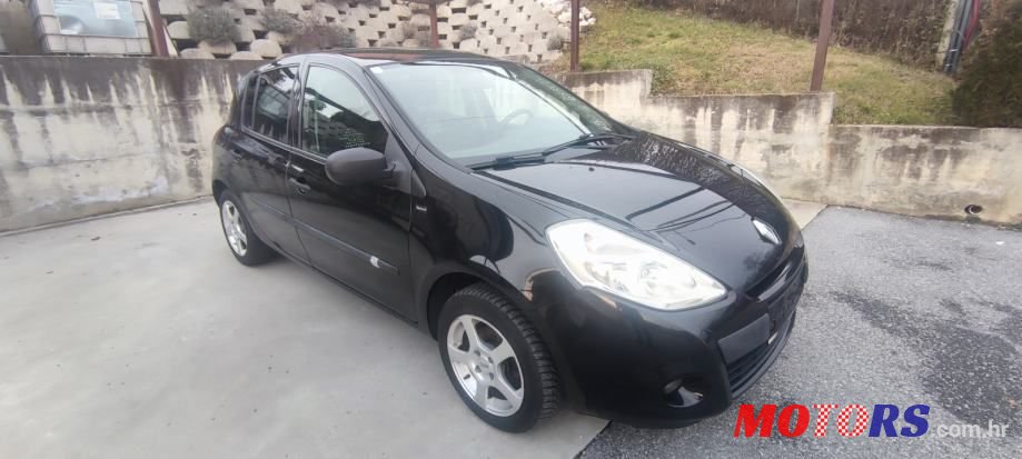 2011' Renault Clio 1,2 16V photo #1
