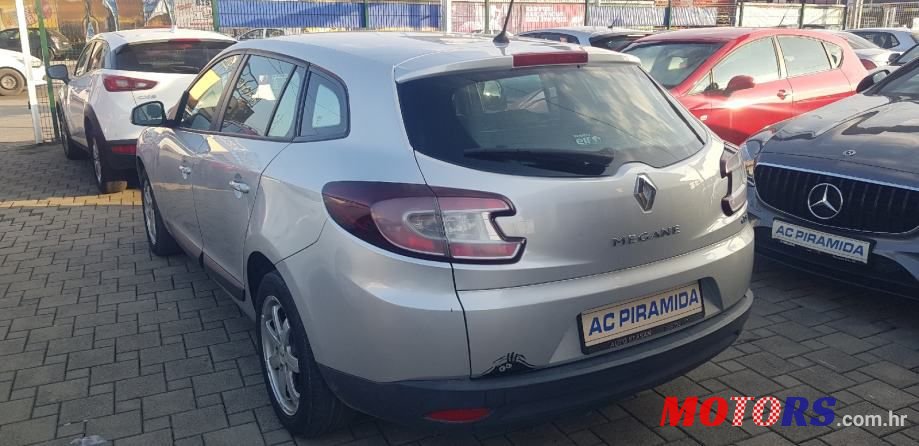 2010' Renault Megane Grandtour photo #6