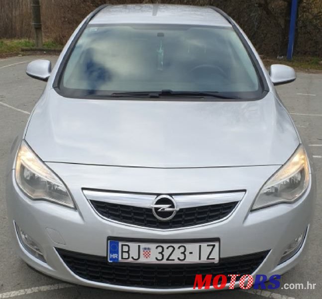 2012' Opel Astra Karavan photo #2