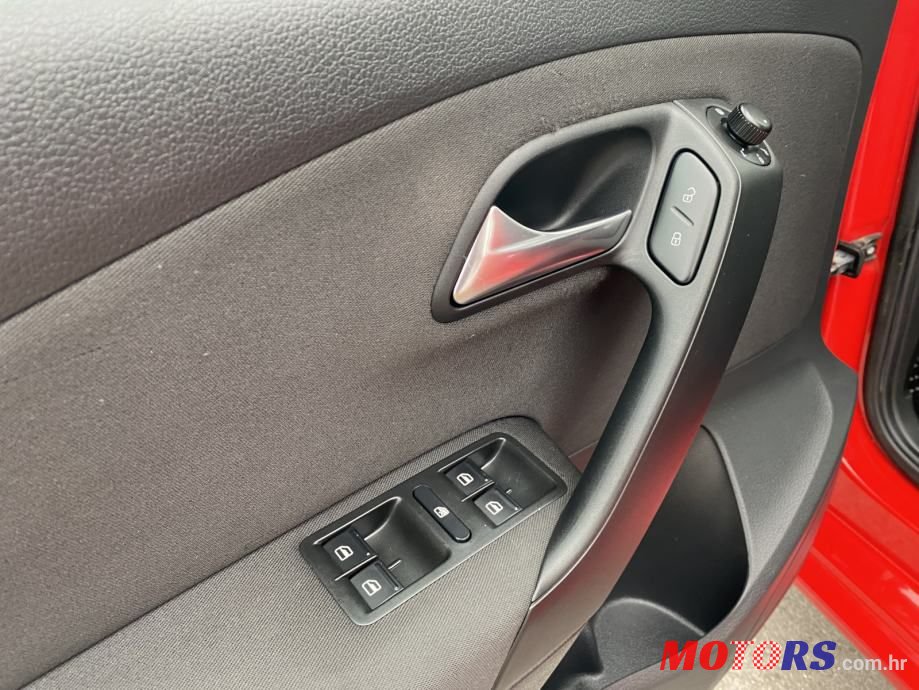 2010' Volkswagen Polo photo #2