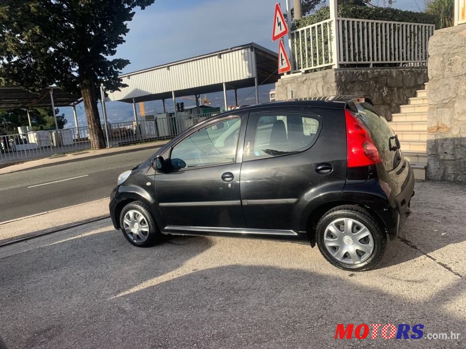 2010' Peugeot 107 1,0 photo #5