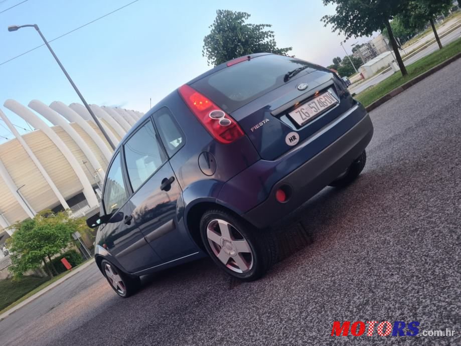 2009' Ford Fiesta photo #5