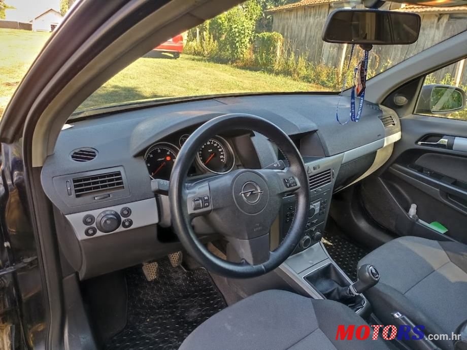 2006' Opel Astra Karavan photo #4