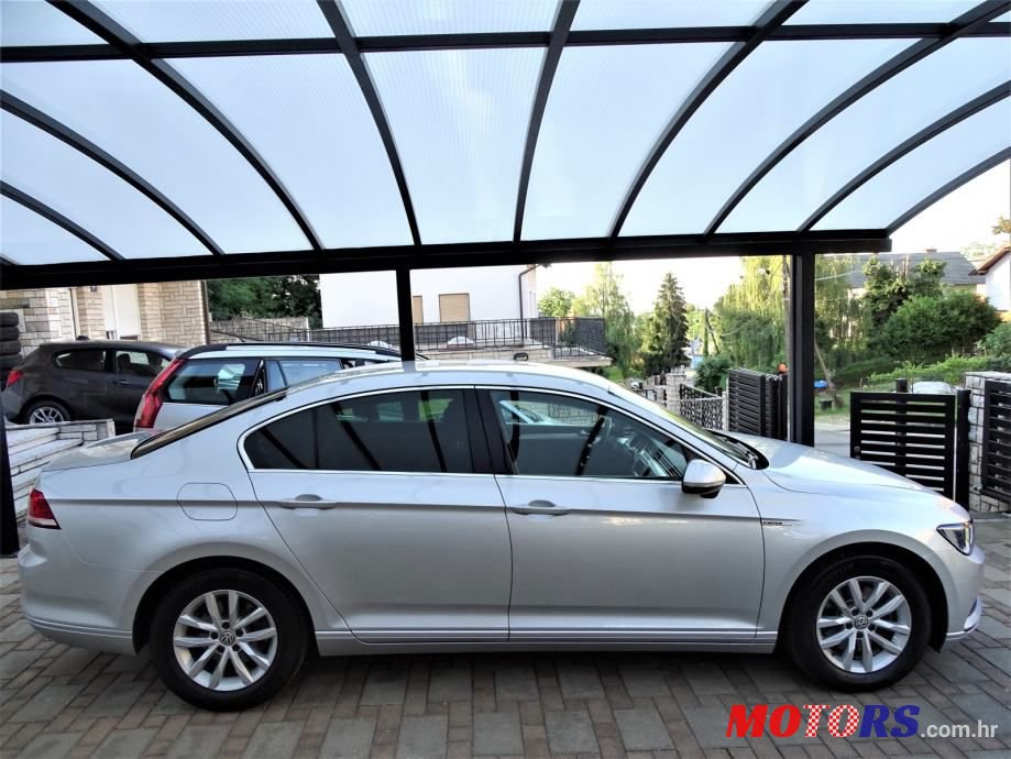 2017' Volkswagen Passat photo #4