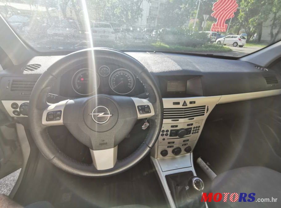 2007' Opel Astra photo #4