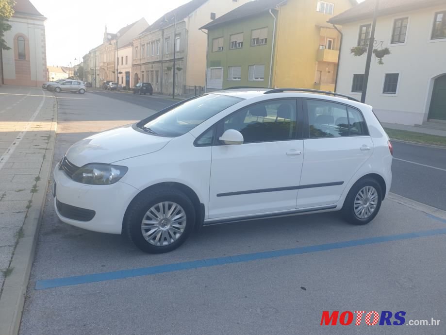 2011' Volkswagen Golf Plus photo #6