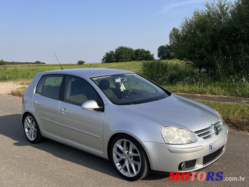 2008' Volkswagen Golf V 1,6 photo #3