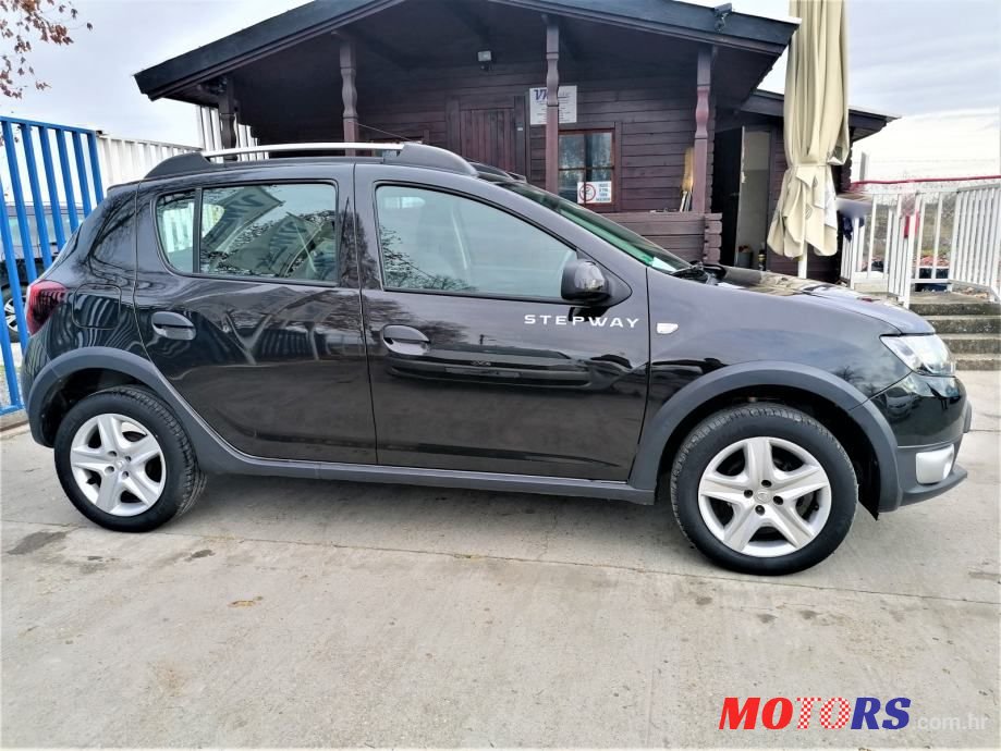 2014' Dacia Sandero photo #6