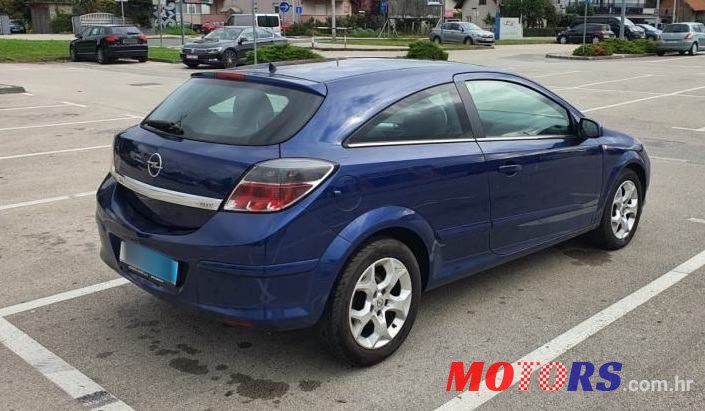 2007' Opel Astra Coupe photo #2