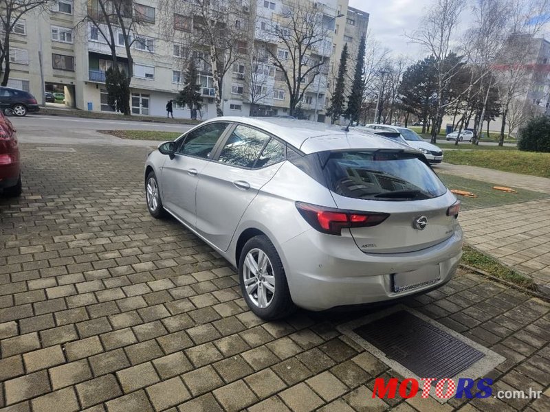 2017' Opel Astra 1,0 Turbo photo #5