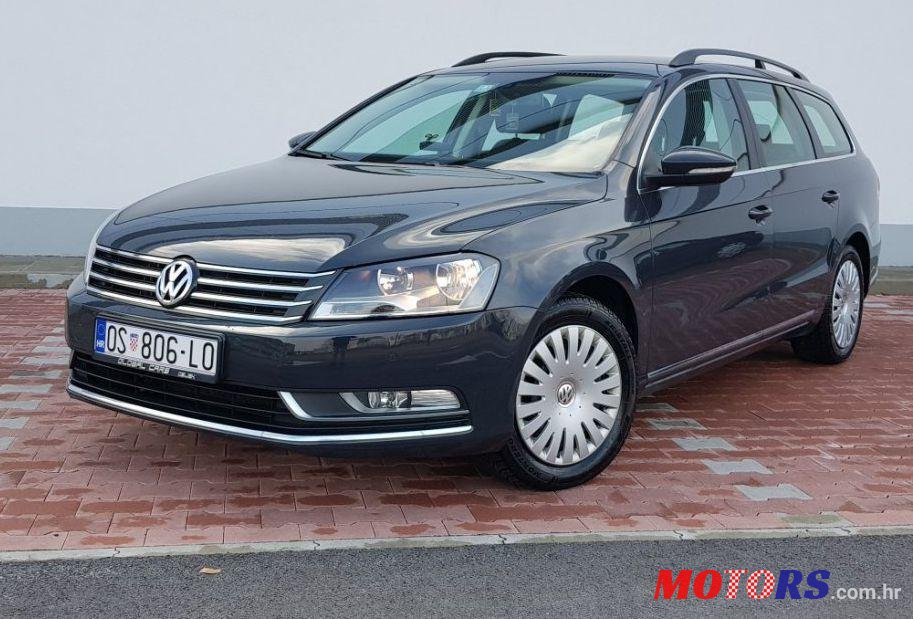 2011' Volkswagen Passat Variant photo #1