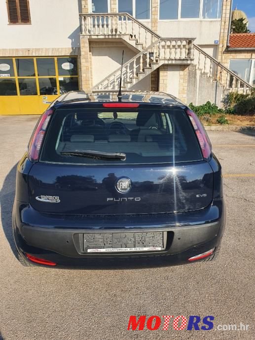 2011' Fiat Punto Evo photo #5