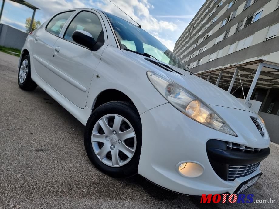 2010' Peugeot 206 1,4 photo #3