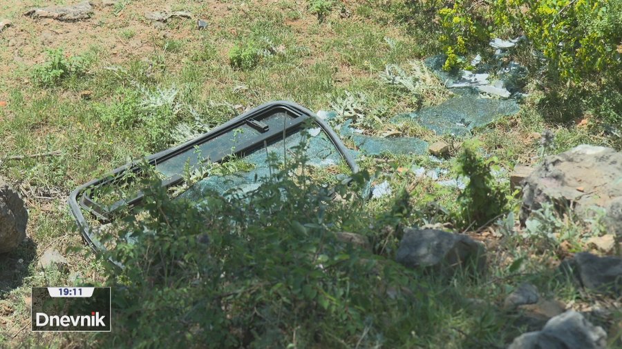 U prevrtanju školskog minibusa kod Obrovca ozlijeđeno osmero djece