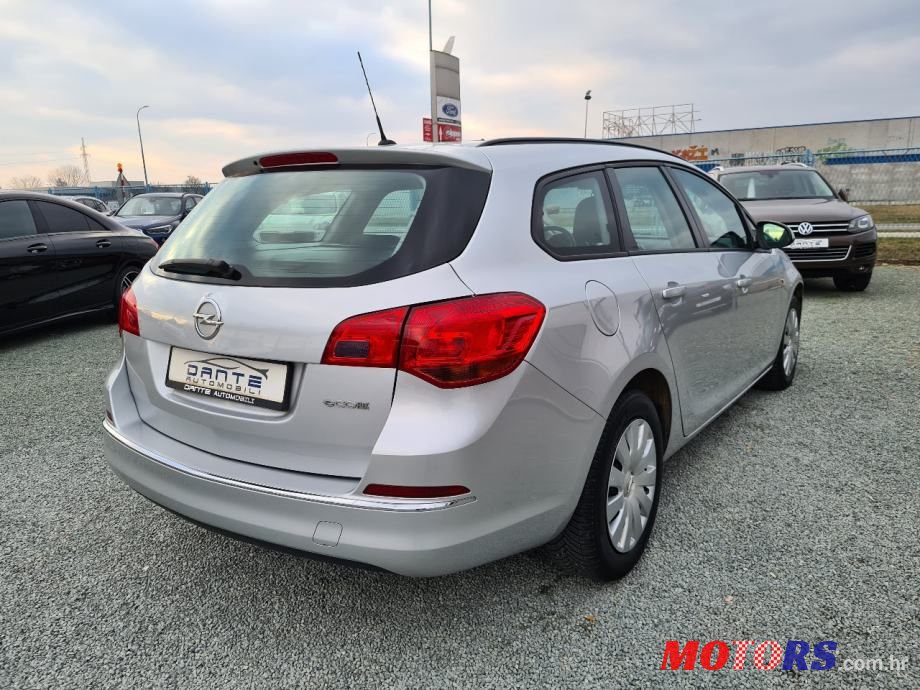 2013' Opel Astra Karavan photo #5